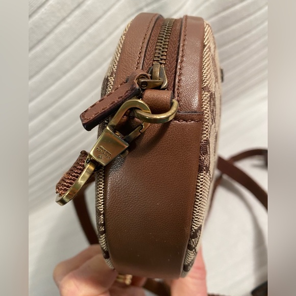 Gucci GG Canvas Round Crossbody W/Certificate of Authenticity - Picture 7 of 14
